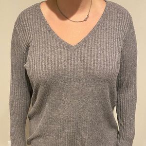 Long sleeve grey simple tee